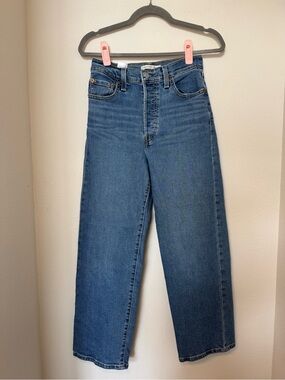 Levi’s Ribcage Straight Ankle Jeans